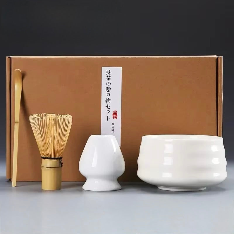 Hochwertiges Matcha Set inklusive traditioneller Matcha-Schale (Chawan), Bambusbesen (Chasen), Matcha-Löffel (Chashaku) und Sieb für Matcha-Tee. Perfekt für die japanische Teezeremonie oder täglichen Genuss von grünem Matcha-Pulver. Ideal für Matcha-Liebhaber, Zen-Entspannung und gesunden Lifestyle. Bio Matcha, vegan, antioxidantienreich. Stilvolles Tee-Zubehör für eine perfekte Matcha-Zubereitung zu Hause.