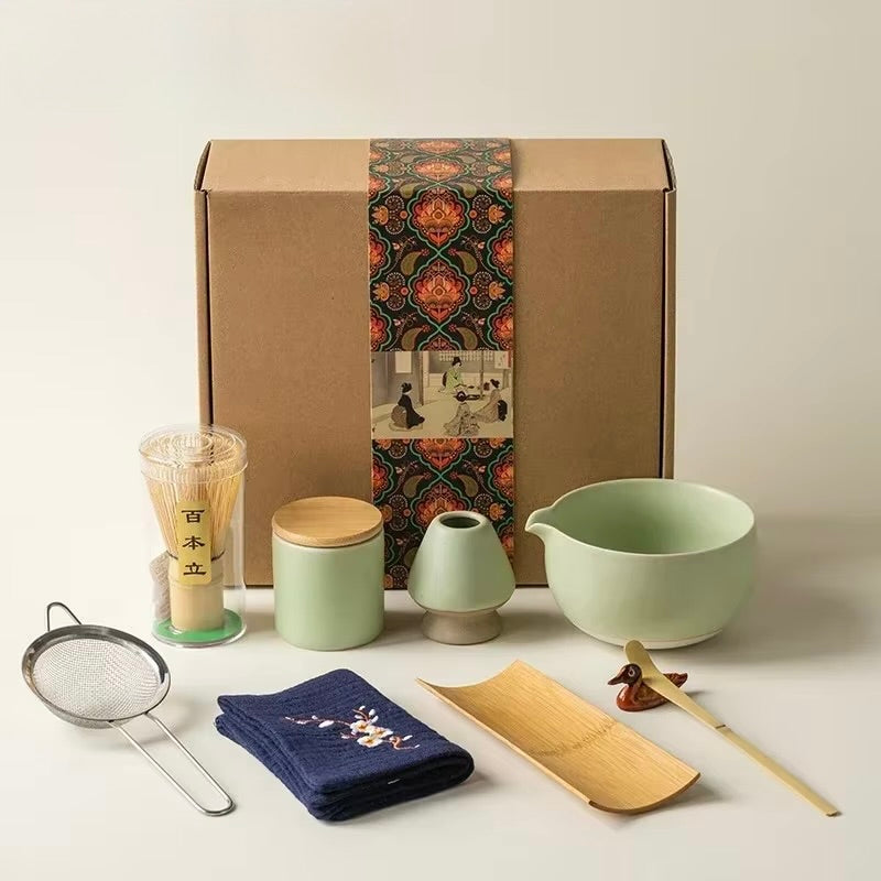 Hochwertiges Matcha Set inklusive traditioneller Matcha-Schale (Chawan), Bambusbesen (Chasen), Matcha-Löffel (Chashaku) und Sieb für Matcha-Tee. Perfekt für die japanische Teezeremonie oder täglichen Genuss von grünem Matcha-Pulver. Ideal für Matcha-Liebhaber, Zen-Entspannung und gesunden Lifestyle. Bio Matcha, vegan, antioxidantienreich. Stilvolles Tee-Zubehör für eine perfekte Matcha-Zubereitung zHochwertiges Matcha Set inklusive traditioneller Matcha-Schale (Chawan), Bambusbesen (Chasen), Matcha-u Hause.