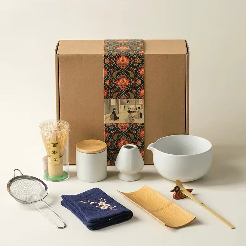 Hochwertiges Matcha Set inklusive traditioneller Matcha-Schale (Chawan), Bambusbesen (Chasen), Matcha-Löffel (Chashaku) und Sieb für Matcha-Tee. Perfekt für die japanische Teezeremonie oder täglichen Genuss von grünem Matcha-Pulver. Ideal für Matcha-Liebhaber, Zen-Entspannung und gesunden Lifestyle. Bio Matcha, vegan, antioxidantienreich. Stilvolles Tee-Zubehör für eine perfekte Matcha-Zubereitung zu Hause.